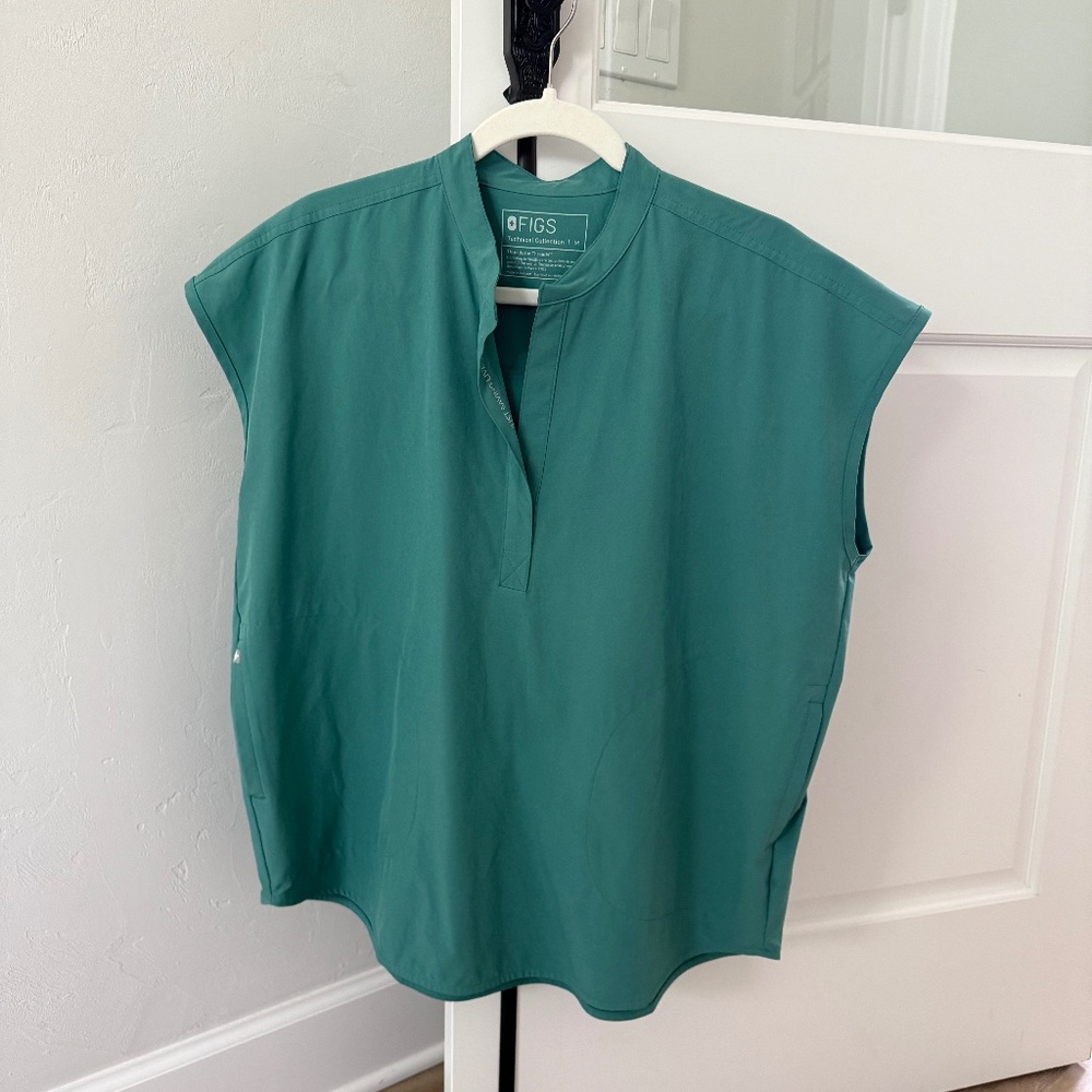 Figs Women's Top in Teal